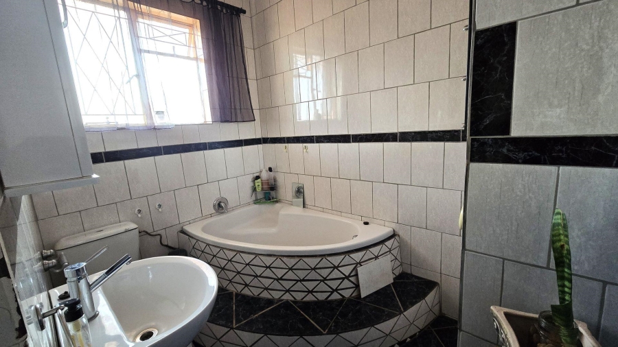 3 Bedroom Property for Sale in Bloemfontein Free State